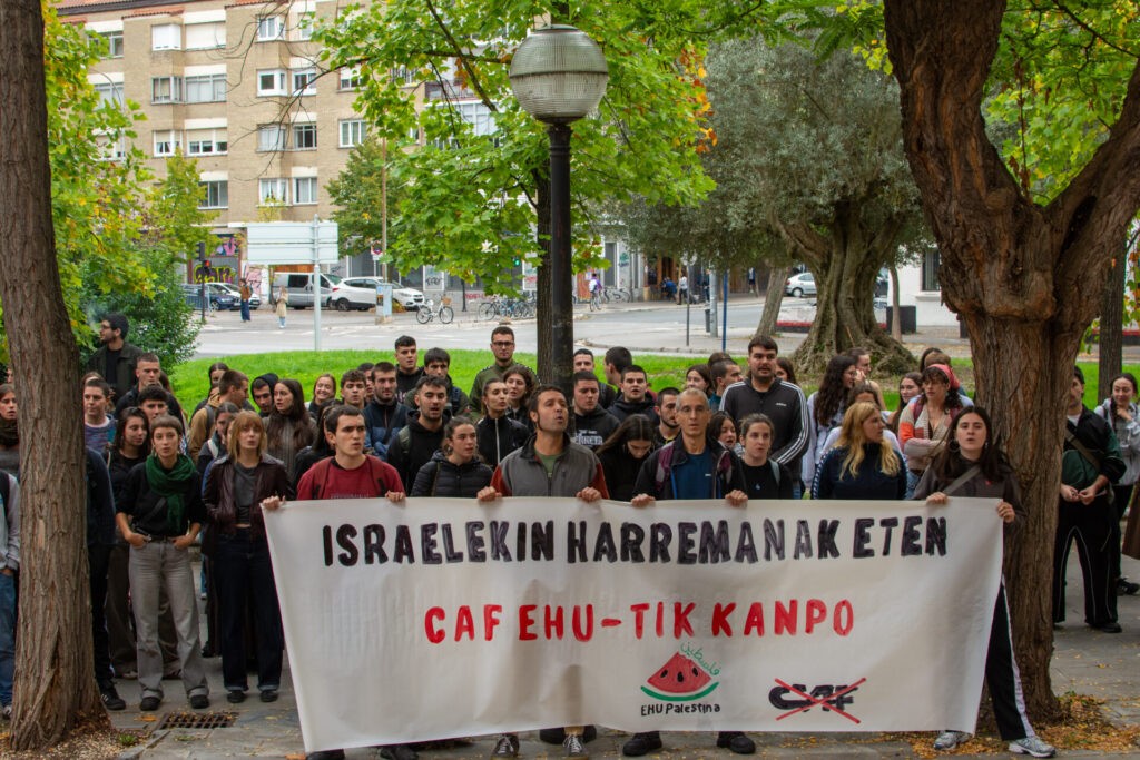 Israel eta CAFekin harremanak hausteko eskatu diote EHUri