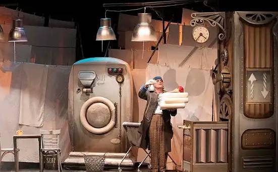 'Italino Grand Hotel', La Tal konpainia