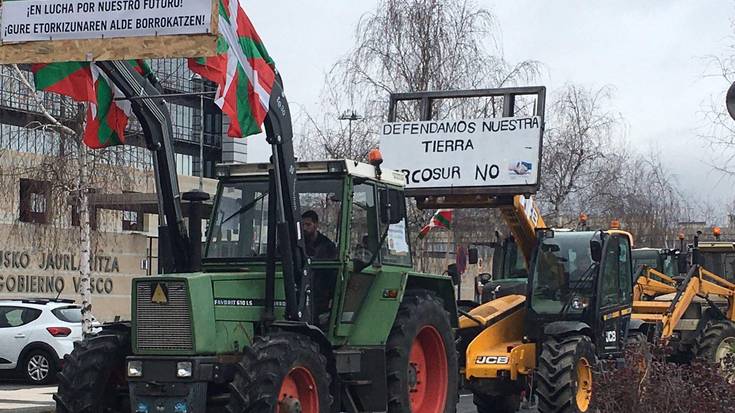 Abeltzain eta nekazarien haserreak hartu du Gasteiz