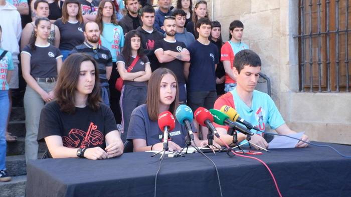 Mugimendu Sozialistak elkarrizketarako deia egin die Gasteizko Txosnei