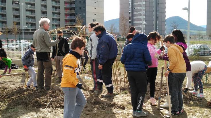 Mariturriko jolastokia eraldatu dute ikasleek