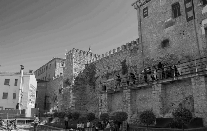 'Harresiak apurtzen' errezitaldia