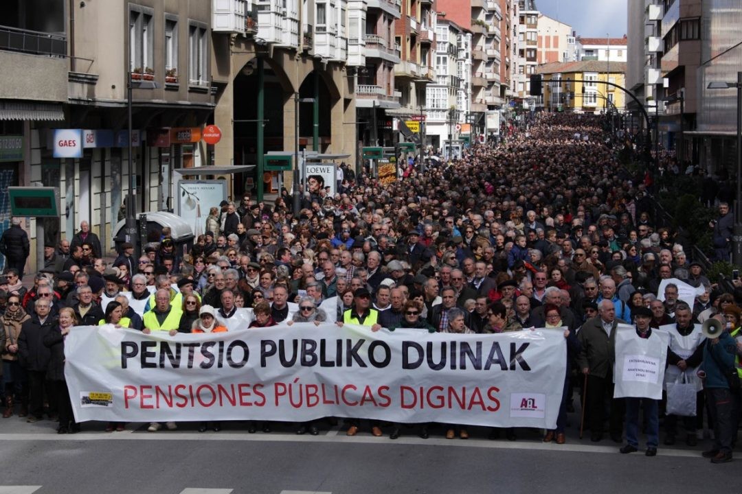 Mugimendu feminista pentsiodunen manifestazioaren alde