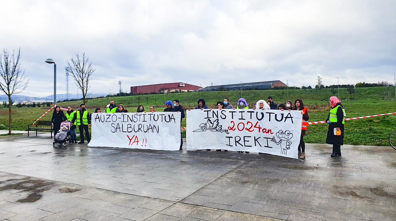 Errekabarri eskolako familiak Hezkuntza Sailaren ezezkoaren aurrean