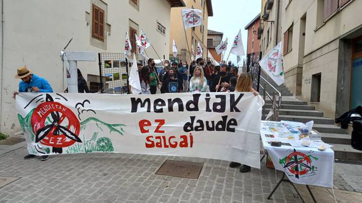 Natura babestearekin sentsibilizatuta daudenak deitu dituzte Aguraingo manifestaziora