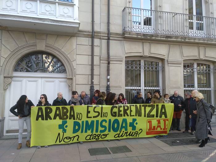 Santiago ospitaleko sukaldearen kudeaketa ikuskatzea baztertu du Legebiltzarrak