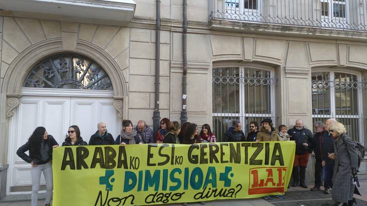 Santiago ospitaleko sukaldearen kudeaketa ikuskatzea baztertu du Legebiltzarrak