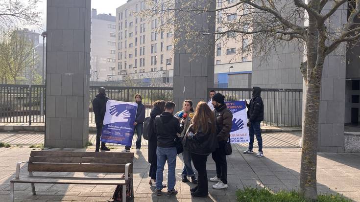 Asiloa eskatzeko hitzorduak erdira murriztu direla salatu du Etxebizitza Sindikatu Sozialistak