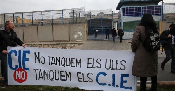 Gasteizko bizilagun bat atxilotu eta Bartzelonako CIE-ra eraman dute