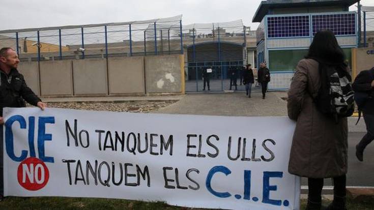 Gasteizko bizilagun bat atxilotu eta Bartzelonako CIE-ra eraman dute