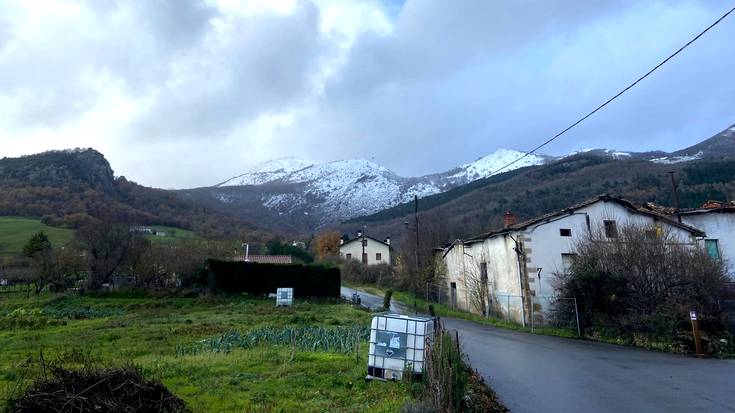 Hotza eta elurra astelehenari ekiteko