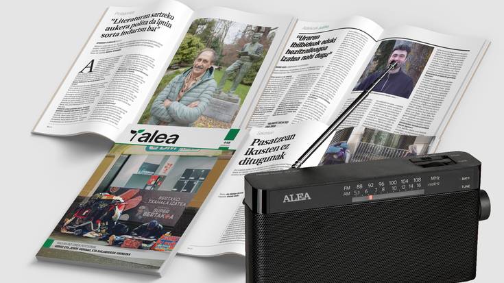 Kalean lo egiten duten lagunak eta Joxemari Iturralde, aste honetako ALEAn