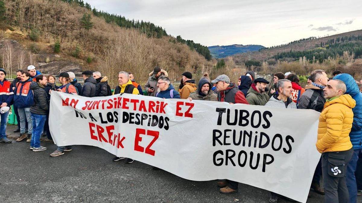 Amurrioko Tubos Reunidosen 15 lanuzte egun deitu dituzte kaleratzeen aurka