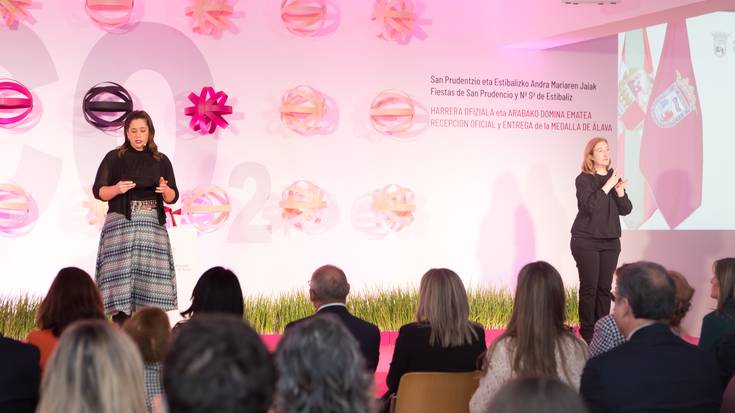 Zeinu hizkuntzarako zerbitzu publikoa galdegin dute