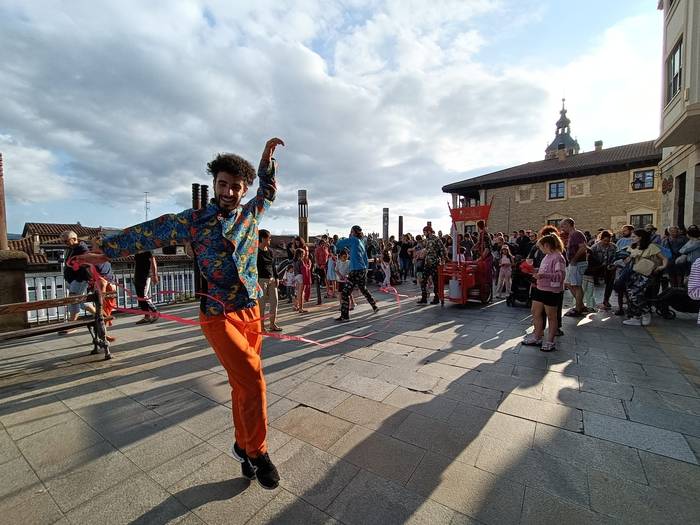 Dantza, zirkua eta antzerkia, udako arratsaldeetarako