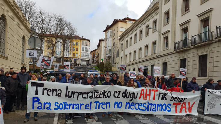 AHTari buruzko "kontraesanak" berretsi dituzte Europako Legebiltzarrean