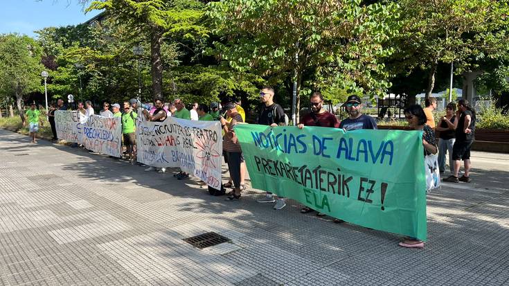 Zuria beltzaren gainetik