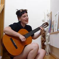 Auzoa kantari, Maddi