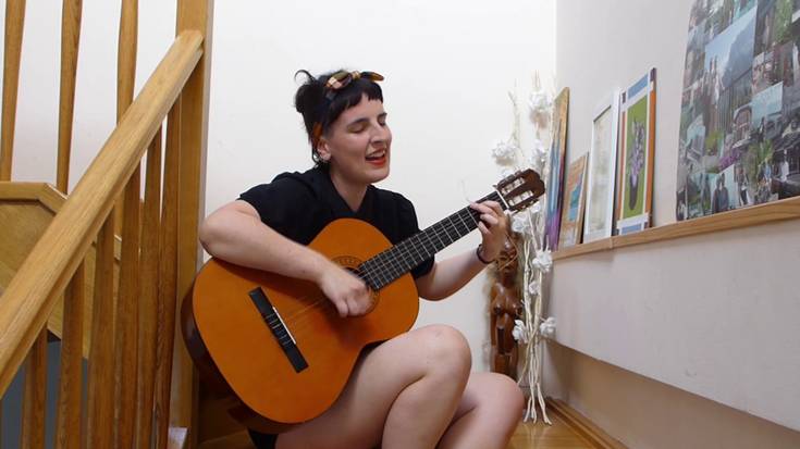 Auzoa kantari, Maddi