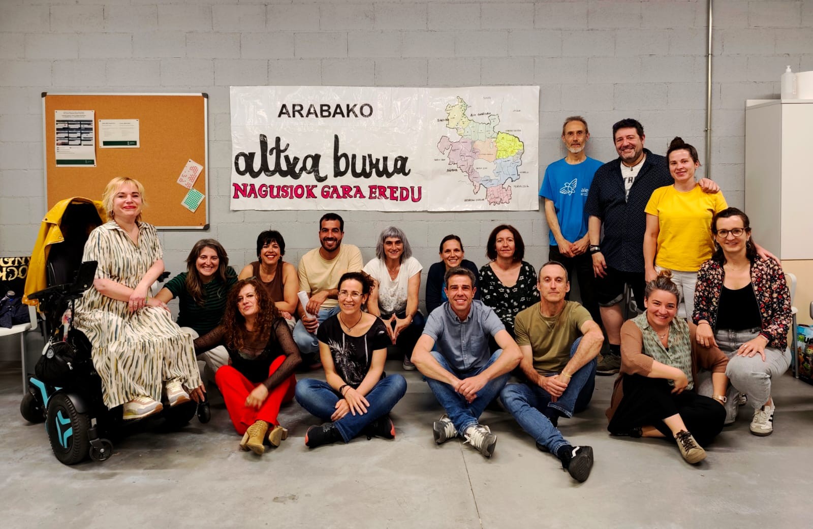 Sarea sendotu du Altxa Buruak Araba osoan