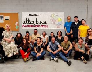 20.000 bazkide bildu ondoren, elkarte gisa eratu da Altxa Burua