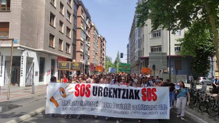 Manifestazioa egin dute Txagorritxuko larrialdietako egoera salatzeko