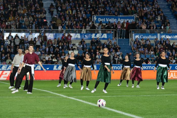 Dantzan, koska bat gehiago