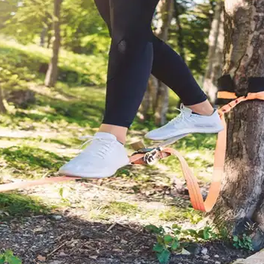 Slackline eta malaberak San Martineko parkean