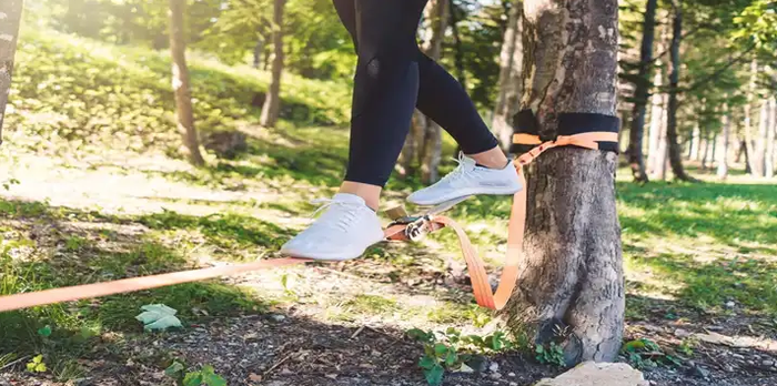 Slackline eta malaberak San Martineko parkean