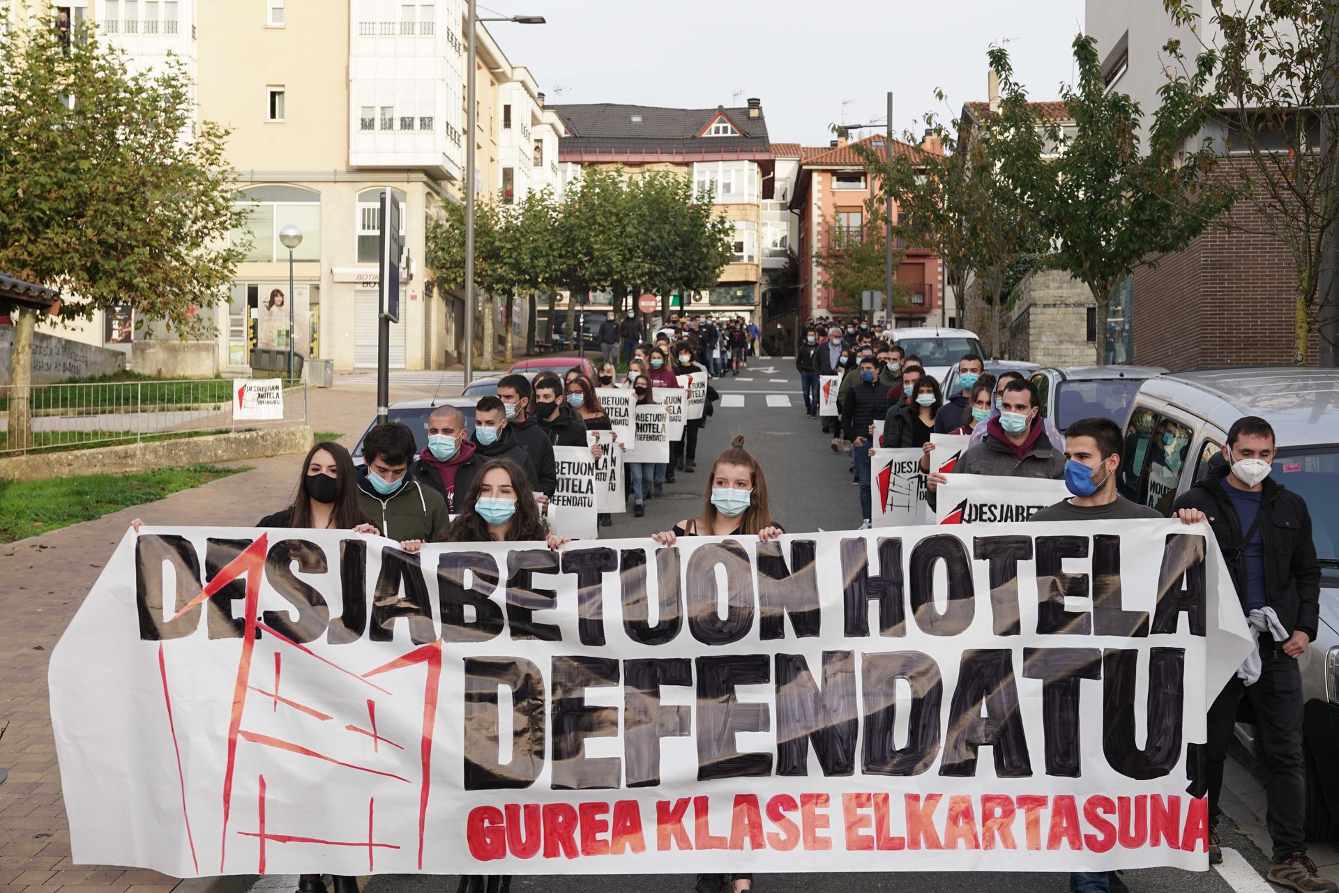 Desjabetuon Hotelaren alde mobilizatu dira Legution