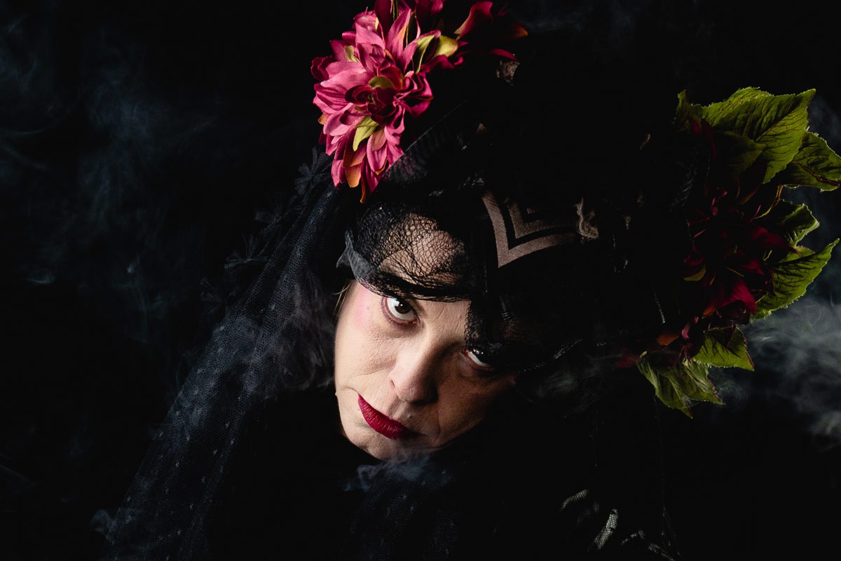 "Memoriari egindako omenaldia da 'Olvido Flores' obra"